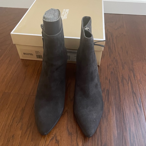 NWT Michael Kors Booties - Picture 1 of 3